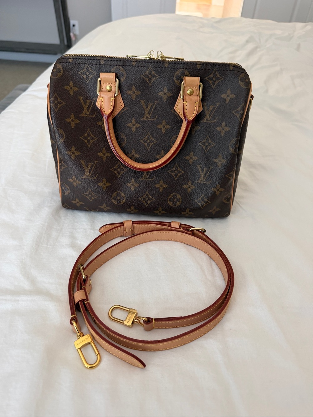 Authentic Louis Vuitton Speedy 25 Bandouliere in Monogram - Picture 10 of 14